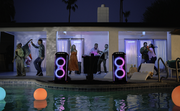 Loa JBL PartyBox 710 Ở Tiệc Ngoài Trời