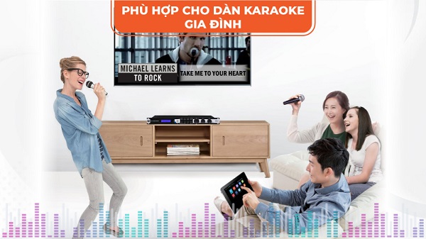 Người Dùng Vang Số JBL KX180A Để Hát Karaoke